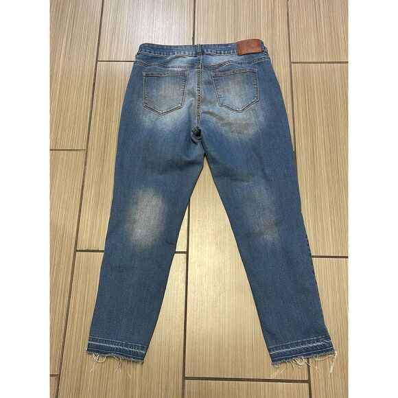 Bob Timberlake Jeans Women's sz 8 cropped Distressed embroidery light wash denim - Picture 1 of 11